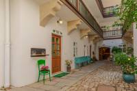 2. Courtyard_Room Entrance