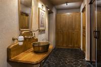 19. Beer Spa Chateaux Prague - astrologist bathroom